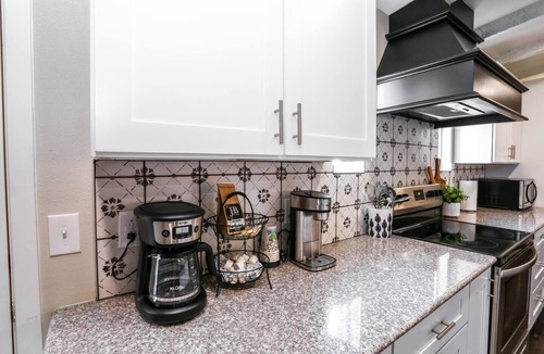 Lubbock House | Heart of Medical District 4BR Home | Walk to Tech & Med Ctr