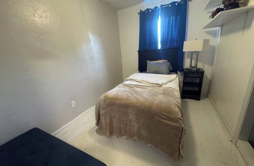 Tropic House | Heart of Melbourne nClose to Beaches nEastern Florida St CollegenKing Center