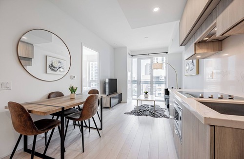 Sherwood Park Condo | Heart of Midtown Toronto, Direct TTC Subway Access