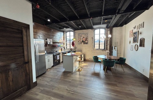 Covington Apartment | Heart of Mystic Falls - Apartment right on the square