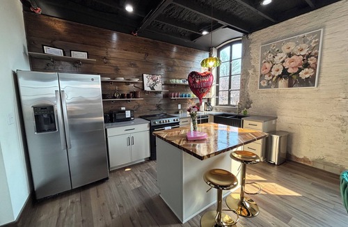 Covington Apartment | Heart of Mystic Falls - Apartment right on the square