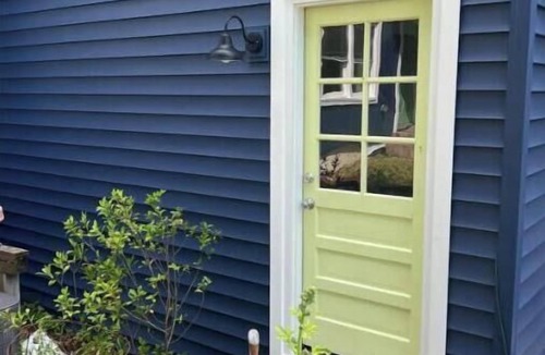Northeast Virginia Beach Apartment | Heart of Old beach, outdoor porch overlooking the garden,