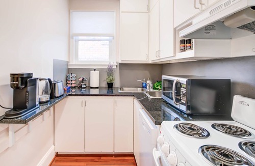Old Town Alexandria Condo | HEART of OLD TOWN! Historic 2 BR! Walk to KING ST