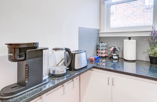 Old Town Alexandria Condo | HEART of OLD TOWN! Historic 2 BR! Walk to KING ST
