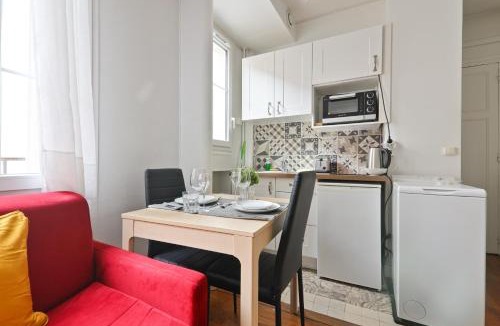 Quartier de l'Ecole-Militaire Apartment | Heart of Paris Studio-2P Invalides Free Netflix