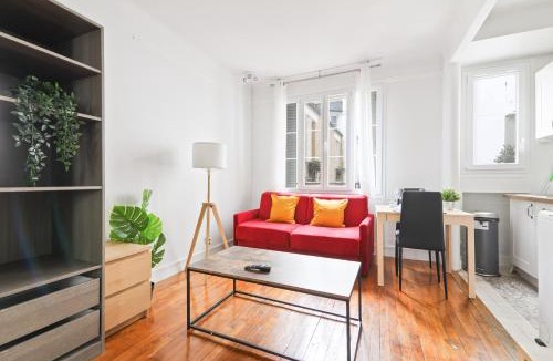 Quartier de l'Ecole-Militaire Apartment | Heart of Paris Studio-2P Invalides Free Netflix