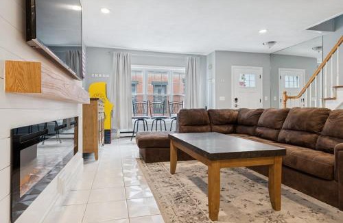 Telegraph Hill House | Heart of Southie - Hot Tub + Walk to Top Bars