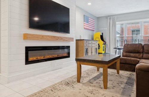 Telegraph Hill House | Heart of Southie - Hot Tub + Walk to Top Bars