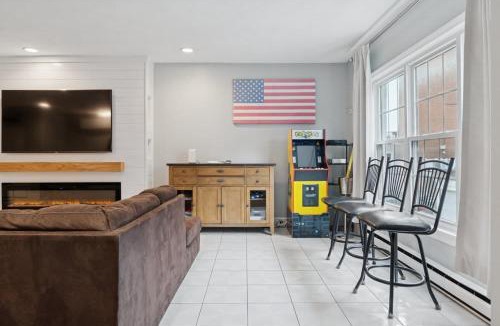 Telegraph Hill House | Heart of Southie - Hot Tub + Walk to Top Bars