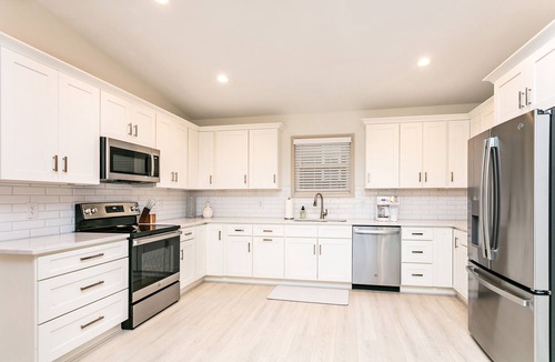 Cherokee Triangle House | Heart of The Highlands | 5BR 4BA w/HotTub +Parking