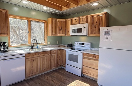 Bourbon House | Heart of The Meramec River Cabin
