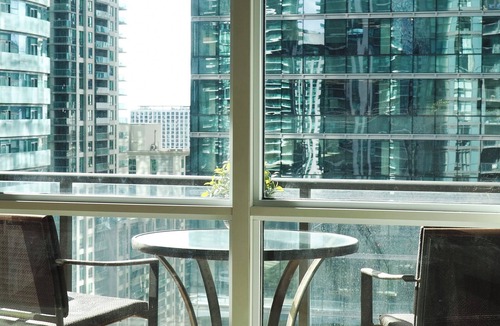 Financial District Condo | Heart of Toronto - Chic Studio with Top Amenities and CN Tower View