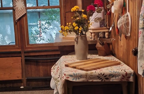 Mount Gretna Heights Cottage | ​Heart of Town & Sands: Secluded Forest Hut