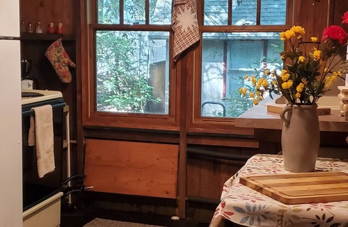Mount Gretna Heights Cottage | ​Heart of Town & Sands: Secluded Forest Hut