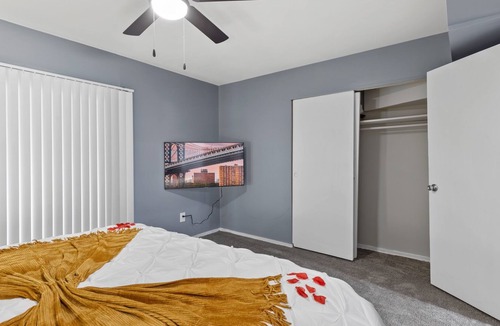 Towson Apartment | Heart of Towson Pool Balcony Gym King Parking