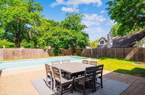 South Tulsa House | Heart of Tulsa, game room, fireplace, Sleeps 8, grill, pool.