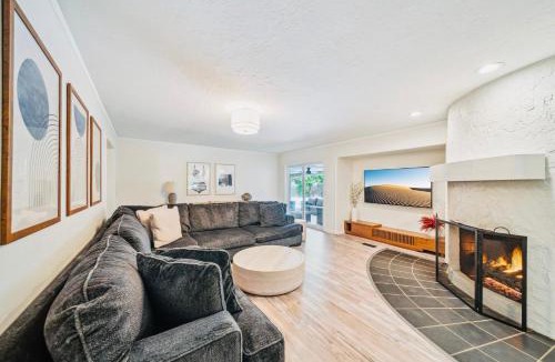 South Tulsa House | Heart of Tulsa, pool, game room, Sleeps 8