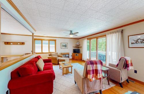 Orland House | Heart Pond Hideaway