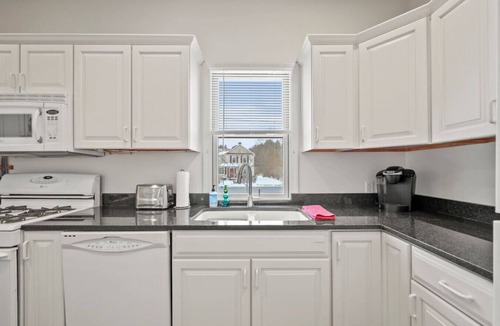 Stockbridge House | Hearth House | Prime Location!