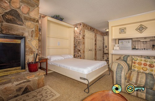 Mount Jackson Condo | Hearthstone Hideout (#211) | Slope views!