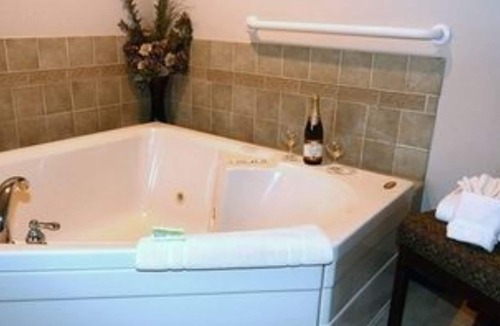 Cedarville Hotel | Hearthstone Inn & Suites