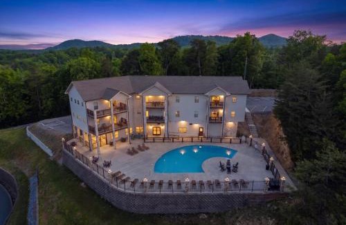 Pigeon Forge Apartment | Hearthstone Lodge- 4 Private UnitsKing BedsPatio