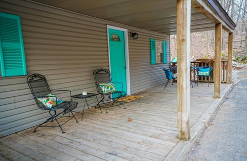 Eddyville Cottage | Heartland Holiday Bungalow - Secluded cabin: 1BR (2Q), 1BA (shower), LR, kitchen, patio, fire pit.