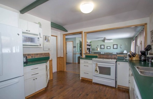 Head Lake Cottage | Hearts Home - Three Bedroom Cottage, Sleeps 4