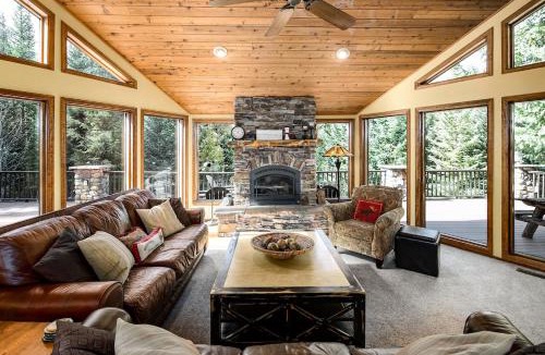 Baldy Mountain House | Heartstone Hideaway Home: Hot Tub, Dog Friendly