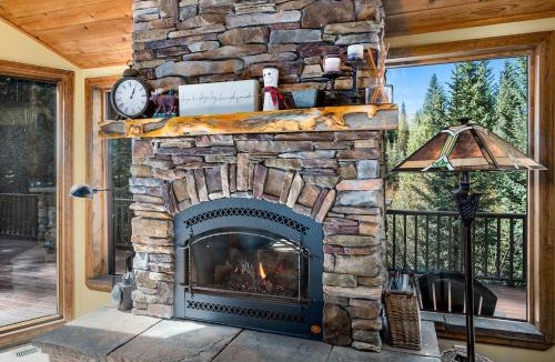 Baldy Mountain House | Heartstone Hideaway Home: Hot Tub, Dog Friendly