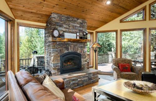 Baldy Mountain House | Heartstone Hideaway Home: Hot Tub, Dog Friendly