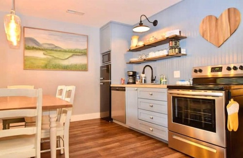 Floyd Cabin | Heartwood♥ Cabin loft w/private HotTub, Hiking, Fishing, & Ziplines on 66 acres!
