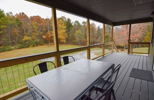 Floyd Cabin | Heartwood♥ Cabin loft w/private HotTub, Hiking, Fishing, & Ziplines on 66 acres!