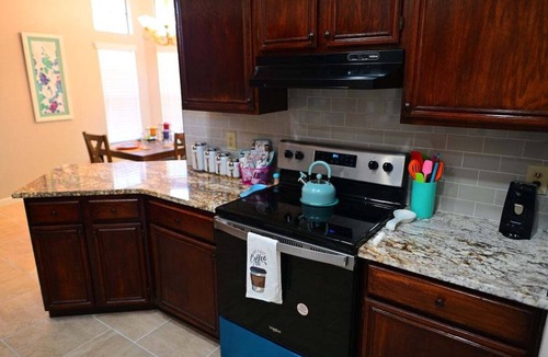 Ventura House | Heated 3BR Furnished WiFi Laundry Fort Sam w/Wi-Fi & W/D