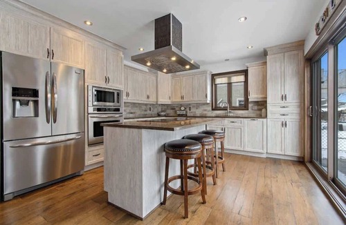 Notre-Dame-de-la-Salette Ski Chalet | Heated Pool*Hot tub*Golf - Family Cottage on Lac de l'Argile