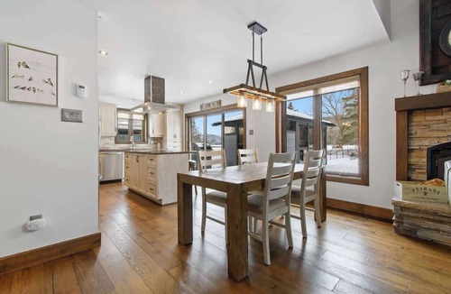Notre-Dame-de-la-Salette Ski Chalet | Heated Pool*Hot tub*Golf - Family Cottage on Lac de l'Argile