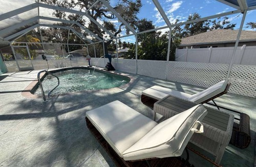 Venice Gardens House | Heated & Caged Pool｜9 Min to Beach｜Kids' Zone｜New Listing！