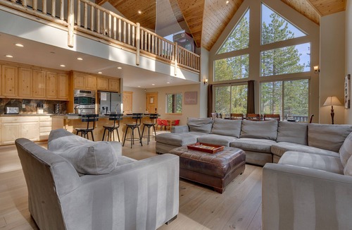 North Upper Truckee House | Heated Indoor Pool, Arcade, Skeeball, Sauna, Foosball, Pool Table, Spa, Grill – Heavenly Escape