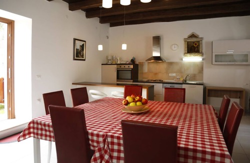 Burici Villa | HEATED OUTDOOR POOL + Spa Whirlpool + Sauna: Stone villa with private pool