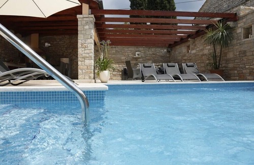 Burici Villa | HEATED OUTDOOR POOL + Spa Whirlpool + Sauna: Stone villa with private pool