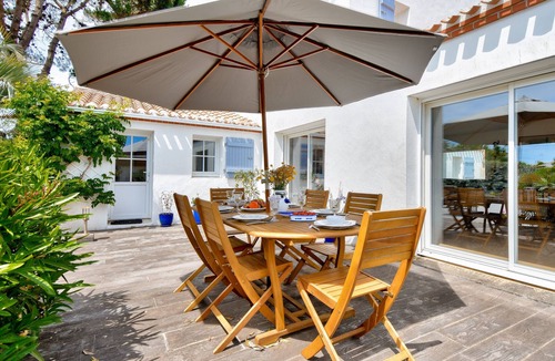 Noirmoutier-en-l'Ile Ski Chalet | Heated pool, 800 m from the beach, villa for 8