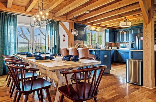 Shelbyville House | Heated Pool~2 hottubs~ Barrel Sauna~Theatre~Arcade~Game Room~PS5 Lounge~ 16 BEDS