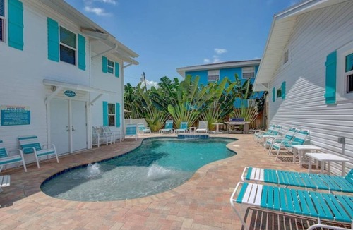 Bay Esplanade House | Heated POOL- 2 Houses to BEACH- Coastal Upper Unit