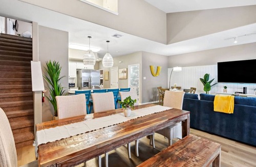 Corpus Christi House | Heated Pool, 5 Bedroom, Pet-Friendly, King Bed,Near White Cap Beach, Patio, Grill