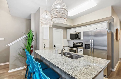Corpus Christi House | Heated Pool, 5 Bedroom, Pet-Friendly, King Bed,Near White Cap Beach, Patio, Grill