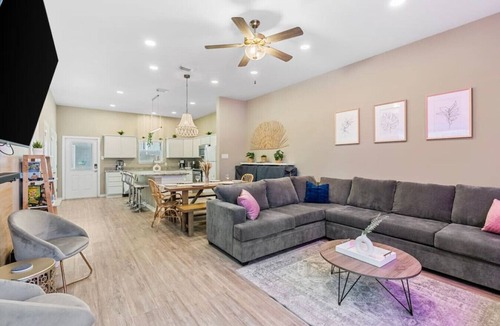 Corpus Christi Villa | Heated Pool · 5 Minute Walk to Whitecap Beach · Balcony · Charcoal Grill