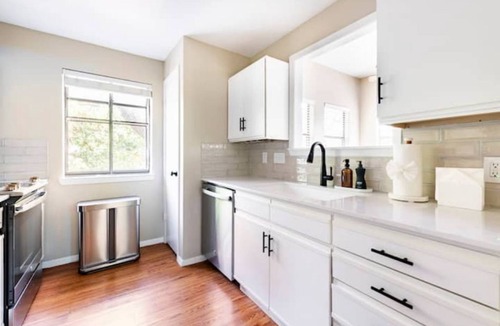 Cherrywood House | Heated Pool + 5 min to UT/Football Stadium