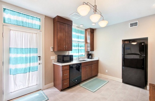 Savannah Victorian District Apartment | Heated Pool Access | 5*Clean | Flex Cancelation