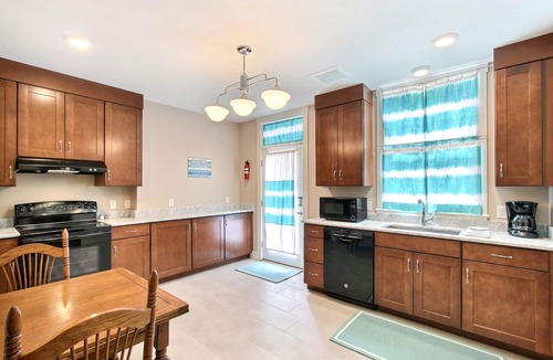 Savannah Victorian District Apartment | Heated Pool Access | 5*Clean | Flex Cancelation