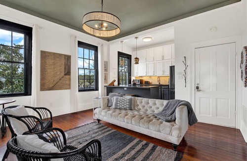 Savannah Victorian District Condo | Heated Pool Access, Luxe Forsyth Condo